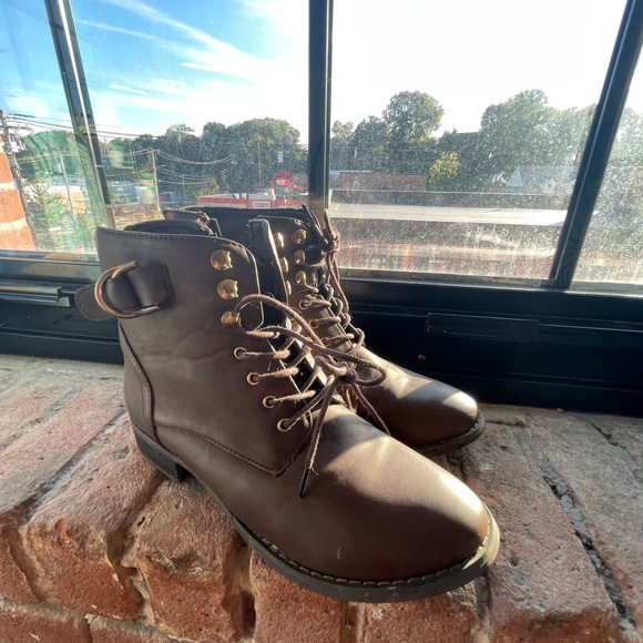 Brown lace up boots - Picture 3 of 4